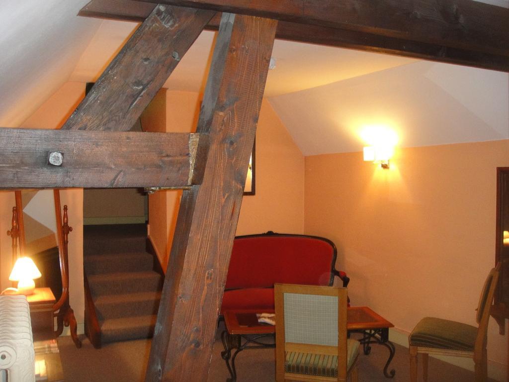 Hotel L' Ecu Montbard Exterior photo