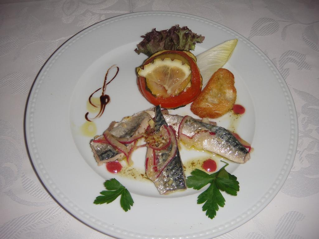 Hotel L' Ecu Montbard Room photo