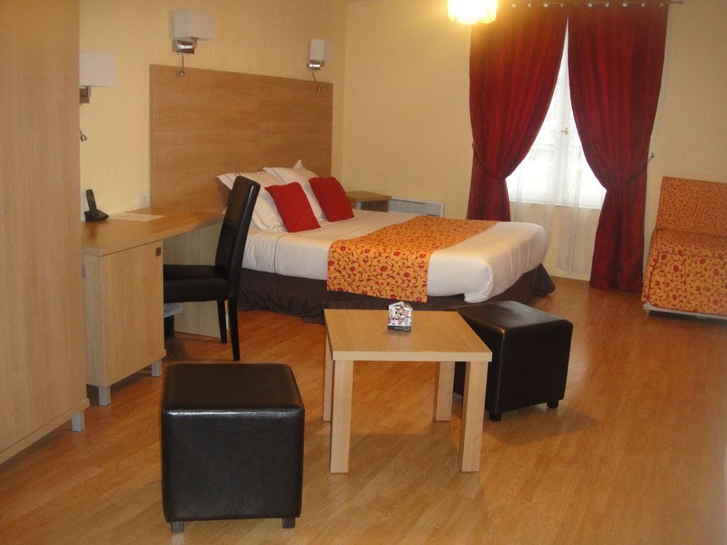 Hotel L' Ecu Montbard Room photo